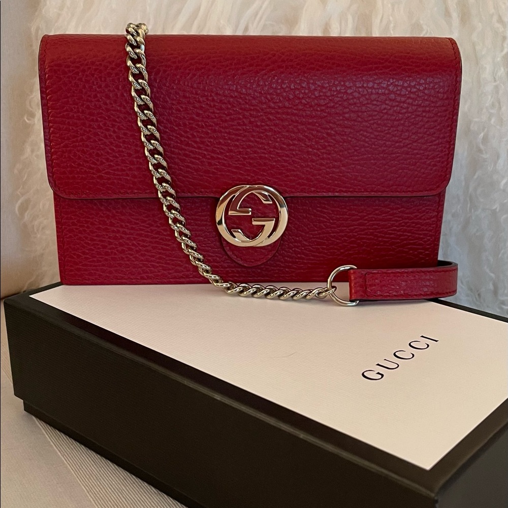 GUCCI Interlocking G Wallet on Chain - Red
